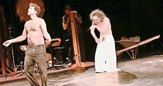 Butoh-Tanzst&uuml;ck  &laquo;Carretta&raquo; im Gliser Zeughaus. Kultur Wallis hat letztes Jahr 2'661 Kulturveranstaltungen publiziert.
