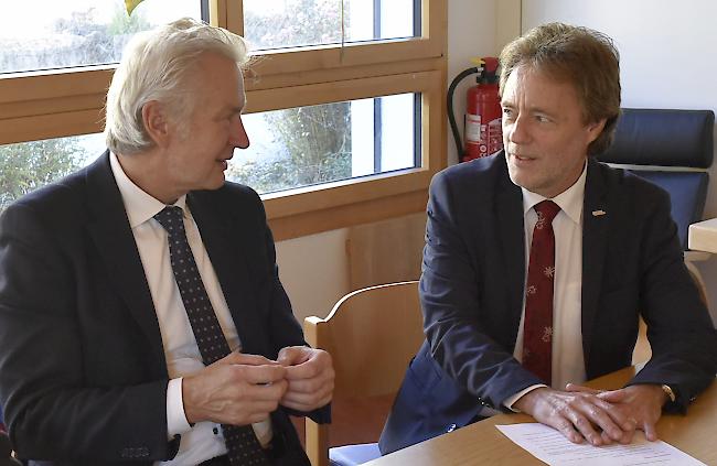 Besitzerwechsel?. Der Leuker Gemeindepräsident Martin Lötscher (links) und Thomas Gsponer, Präsident der Stiftung St. Josef, sind sich einig: Ein Besitzerwechsel des Ringacker-Heims würde Sinn machen.  Foto wb