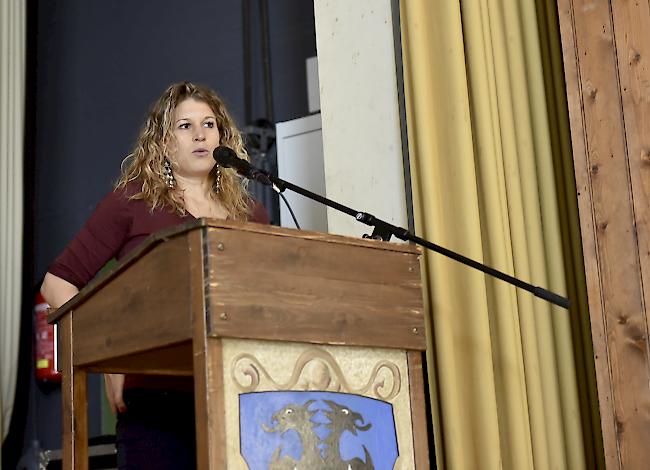 Koordinatorin. Martina Augstburger, Oberwalliser Koordinatorin von «Benevoles Valais-Wallis», hiess in der Turnhalle von Ausserberg 84 Oberwalliser Freiwillige zum «Dankeschön-Tag» willkommen.