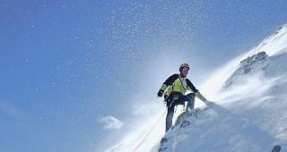 Am Berg. Hans Kammerlander besteigt den 3618 Meter hohen Mount Assiniboine in Kanada. Foto ZVG