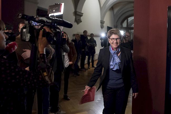 Bundesratskandidatin Viola Amherd auf dem Weg zum Hearing bei der GLP-Fraktion.