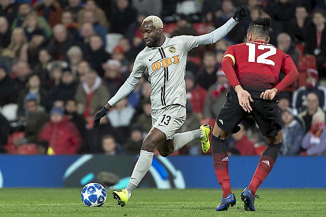 Ngamaleu im Laufduell mit Smalling: YB verpasste gegen Manchester United den Punktgewinn hauchdünn.