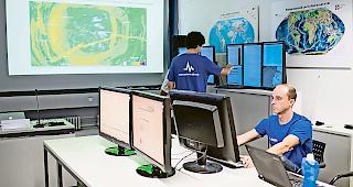 Wache Augen. In der Zentrale des Schweizerischen Erdbebendienstes SED an der ETH Z&uuml;rich wird jede Ersch&uuml;tterung registriert.