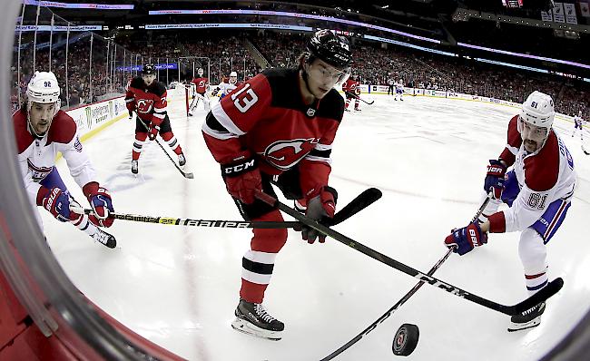 Niederlage. Der Natischer Nico Hischier erzielt sein fünftes NHL-Saisontor. Dennoch verlieren die New Jersey Devils mit Stürmer Hischier und Verteidiger Mirco Müller bei den Washington Capitals mit 3:6. (Archivbild)