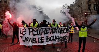 Proteste.&nbsp;In Frankreich fordern die &laquo;Gelbwesten&raquo; Steuersenkungen sowie eine Anhebung von Mindestlohn und Renten.