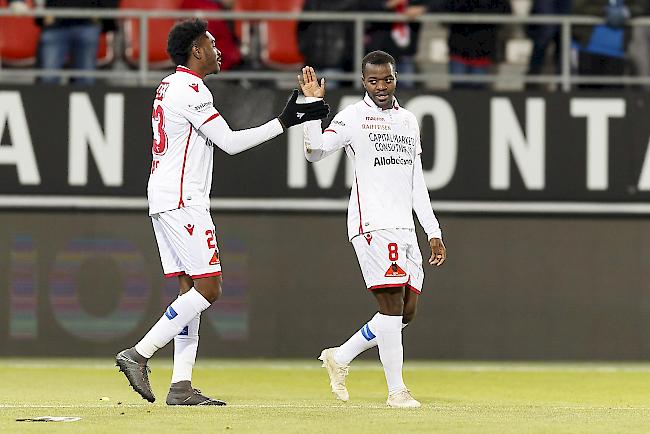 Freddy Mveng (rechts) machte mit dem 2:0 alles klar und feiert mit Jared Khasa den Heimsieg gegen Luzern.