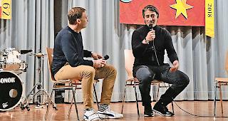 Zu den Wurzeln. Murat Yakin erz&auml;hlt im Interview mit Marco Decurtins von seiner Kindheit in Lalden.