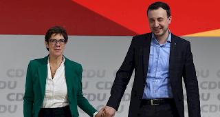 Die neue CDU-Vorsitzende Annegret Kramp-Karrenbauer hat ihre erste wichtige Personalentscheidung getroffen: Paul Ziemiak, konservativer Chef der Unions-Nachwuchsorganisation Junge Union, wird Generalsekret&auml;r an der Seite der neuen Chefin.