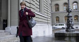 Bundesr&auml;tin Viola Amherd auf dem Weg zu einer Sitzung anl&auml;sslich der Departementsverteilung in der Landesregierung.