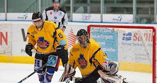 Torh&uuml;ter Yacine Djerrah und Verteidiger Leon Del Pedro Pera