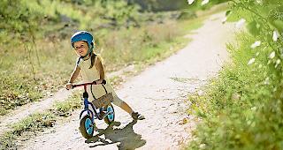 Ein Helm bietet einen guten Schutz gegen schwere Kopfverletzungen. 