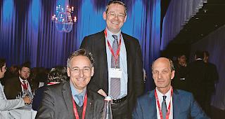 Vom Quartett zum Trio. Nach der Wahl von Viola Amherd in den Bundesrat besteht die Deputation des deutschsprachigen Wallis in Bern noch aus Nationalrat Thomas Egger, Nationalrat Franz Ruppen und St&auml;nderat Beat Rieder (von links), hier am Empfang der neuen Bundesr&auml;tin in Brig.