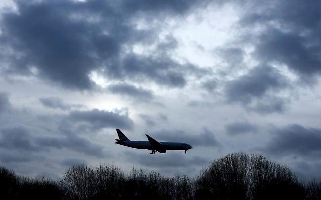 Im Fall der gezielten Drohnen-Störaktion am Londoner Flughafen Gatwick haben die Ermittler zwei Verdächtige festgenommen. 