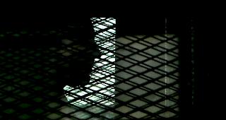 Amnesty International hat die "menschenunw&uuml;rdigen Haftbedingungen" f&uuml;r Fl&uuml;chtlinge und Gef&auml;ngnisinsassen in vielen Teilen der Welt beklagt.