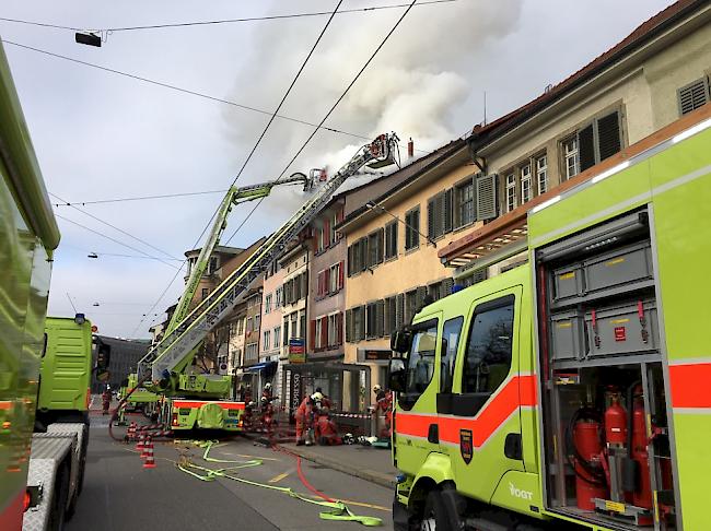 Die Feuerwehr war mit einem Grossaufgebot vor Ort.