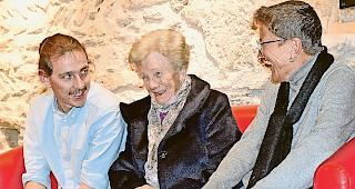 Drei Generationen. Von links: Samuel Steiner (1996), Bernadette Zumstein (1926) und Sonja Steiner-Grand (1949) &shy;wussten viel &shy;Interessantes rund ums Thema &laquo;Heimat&raquo; zu berichten.