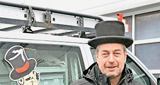 Richtig anfeuern. Kaminfegermeister Roland Loretan: &laquo;Entscheidend sind der Brennstoff und  der Betreiber.&raquo;