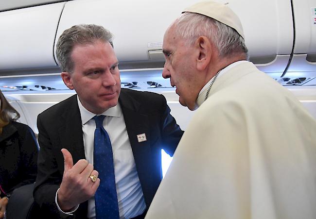 Greg Burke, Pressesprecher des Papstes, tritt überraschend zurück. 