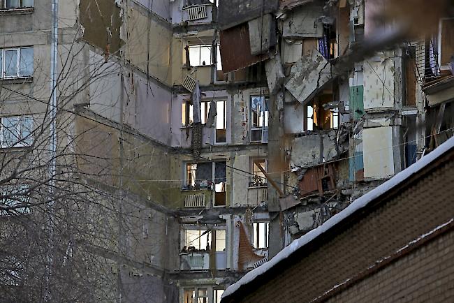 Nach der Gasexplosion in einem Wohnblock im russischen Magnitogorsk in der Nacht von Sonntag auf Montag  werden weiterhin 30 Personen vermisst. 