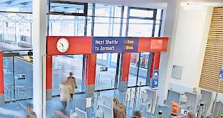 Hin und her. 12&thinsp;000 Passagiere pendeln t&auml;glich zwischen Zermatt und T&auml;sch.Foto zvg