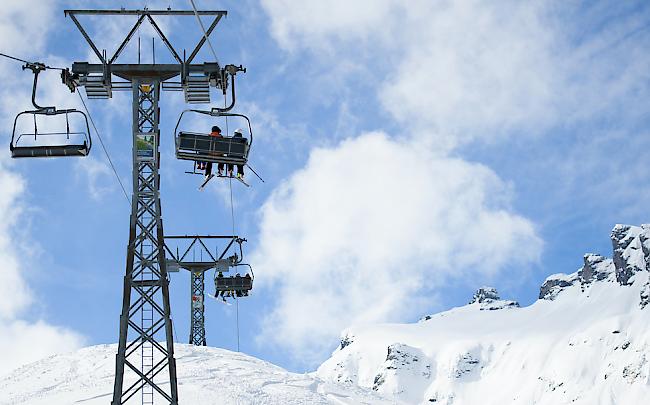 Ein siebenjähriger Bub aus der Schweiz ist am Freitagnachmittag im Skigebiet Bödele oberhalb von Dornbirn (Vorarlberg) rund sieben Meter aus einem Sessellift abgestürzt. (Symbolfoto)