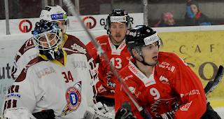 Achermann und Altorfer (hinten) sorgen f&uuml;r Panik in er Tessiner Abwehr, Visp hatte das Schlusslicht stets im Griff.