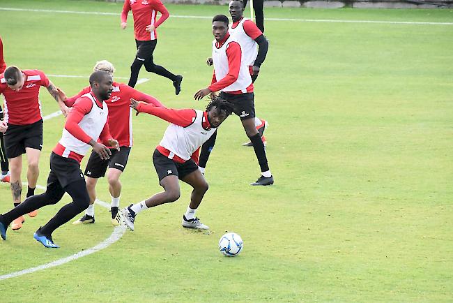 Die engagierten Sitten-Spieler auf ihrem Trainingsplatz in Belek.