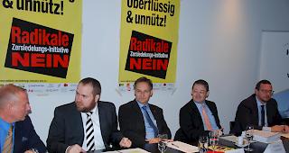 Das &uuml;berparteiliche Komitee und der Oberwalliser Hauseigent&uuml;merverband sind sich einig: die Zersiedelungsinitiative w&auml;re sch&auml;dlich f&uuml;r den Kanton Wallis. 