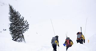 Von Lawine mitgerissen. Im Gebiet von Portes du Soleil verstarb am Montag ein Pisten-Patrouilleur. (Symbolbild)