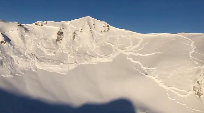 Am Dienstag wurde bei Grimentz eine künstliche Monsterlawine ausgelöst.