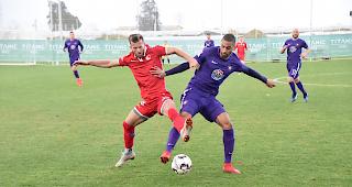 Sitten-Verteidiger Ermir Lenjani (links) gegen Aue-Spieler Malcolm Cacutalua.