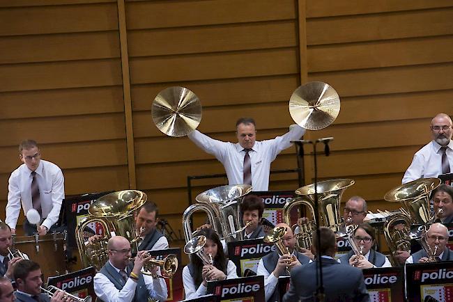 Das musikalische Programm des Spiels der Kantonspolizei Wallis ist geprägt von unterschiedlichen Musikstilen.