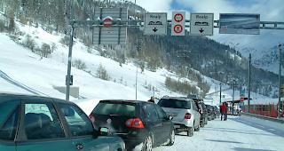 Nach mehrt&auml;gigem Unterbruch. Der Autoverlad zwischen Oberwald und Realp ist wieder in Betrieb.