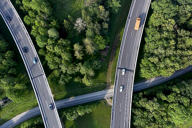 Ordnungsbussen. Die neuen Bestimmungen werden auf den 1. Januar 2020 in Kraft gesetzt, damit die Kantone genügend Zeit erhalten, um die nötigen Anpassungen an das neue Recht vorzunehmen.