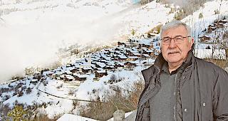 Ressourcen nutzen. Beat Jost sieht in der Zersiedelungsinitiative Chancen f&uuml;r die Berggebiete. Sollte sie angenommen werden, k&ouml;nnten sie ihre &uuml;bersch&uuml;ssigen &shy;Baulandreserven verkaufen und den abgetauschten Boden landwirtschaftlich und touristisch nutzen.