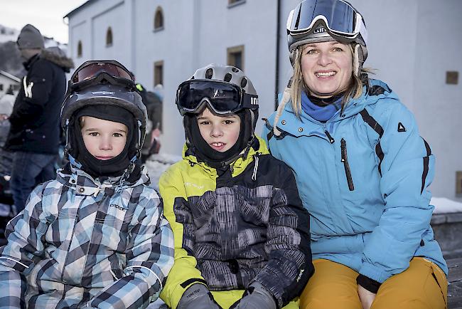 Max (7), Lukas (9) und Corinne (39) Eberhardt, Raron. 