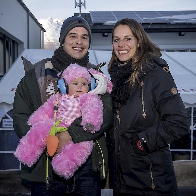 Luca (27), Aiyana (7 Monate) und Nina (24) Summermatter, Unterbäch. 