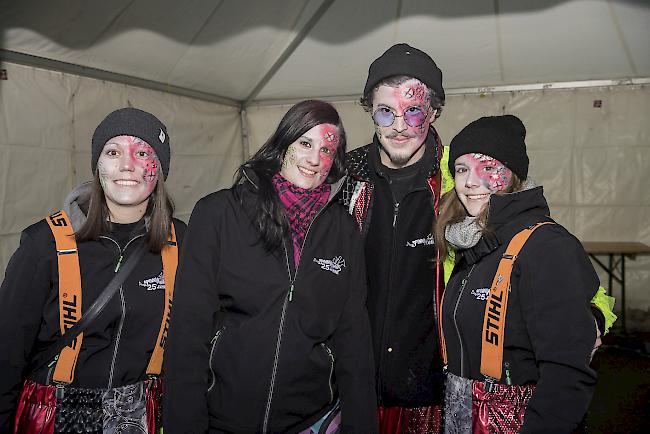 Katja Locher (23), Ergisch, Sabrina Ruffiner (25), Agarn, Sebastian Brunner (23) und Valerie Bayard (23), Eischoll.