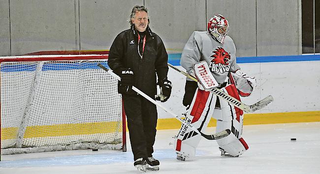 EHC-Visp-Sportchef Bruno Aegerter (rechts im Bild Goalie Reto Lory): «Beide Partnerklubs müssen von der Zusammenarbeit profitieren.»