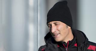 Murat Yakin hat beim FC Sitten seinen Trainer-Vertrag um weitere zwei Jahre verl&auml;ngert.