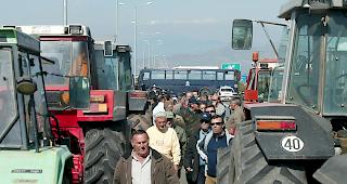 Bauernprotest. Zwischen Athen und Thessaloniki muss wegen Traktoren-Blockade auf Umwege ausgewichen werden.