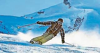 Besitzer einer Valais Ski Card k&ouml;nnen &uuml;ber  40 Wintersport-Destinationen nutzen.