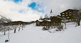 Unterhalb von Ernen soll ein Flurweg gebaut werden.
