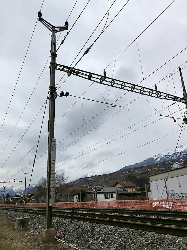 Der Strommast beim Bahnhof St-Léonard, der dem Uhu-Männchen zum Verhängnis wurde.