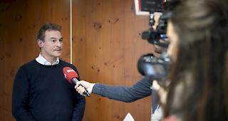 Jacques Hefti, Verwaltungsratspr&auml;sident der Fiorino Kinderbetreuung, spricht an der Medienkonferenz vom Donnerstag, 7. Februar &uuml;ber den Fall eines ehemaligen Kita-Mitarbeiters, der vergangenen Juli wegen Verdachts auf Kindsmissbrauch festgenommen wurde.