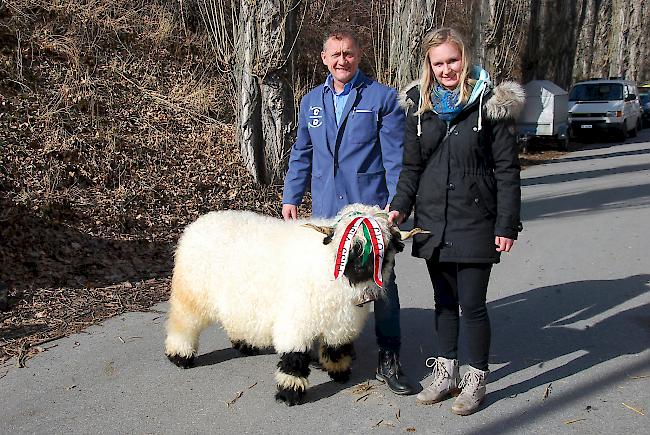 «Miss Visp» kommt aus dem Stall der Gebrüder Eyer aus Ried-Brig. Bei Vater Josef und Tochter Nadja Eyer war die Freude über den Titel riesig. 