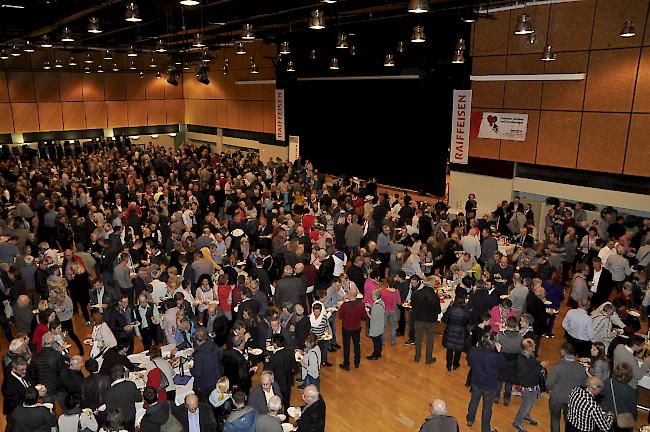 Das 21. Raiffeisen Forum in der Simplonhalle in Brig.