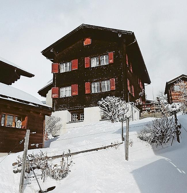 Das Pfarrhaus in Bellwald wird verkauft.Foto zvg