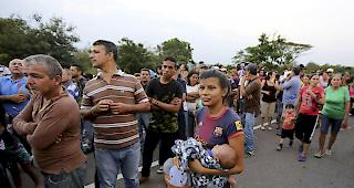 Warten auf Hilfsg&uuml;ter. Das erd&ouml;lreichste Land der Welt leidet unter einer schweren Versorgungskrise.