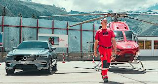 Ein exklusives Vergn&uuml;gen: Mit Luxus-SUV und Heli geht es auf die Zermatter Skipisten.